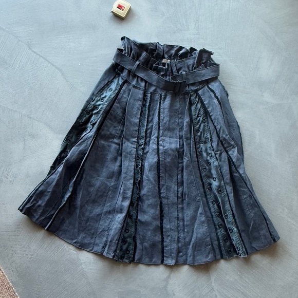 Bottega Veneta Luxury Gray A-Line Embellished Belted Pleated Skirt - Picture 5 of 13